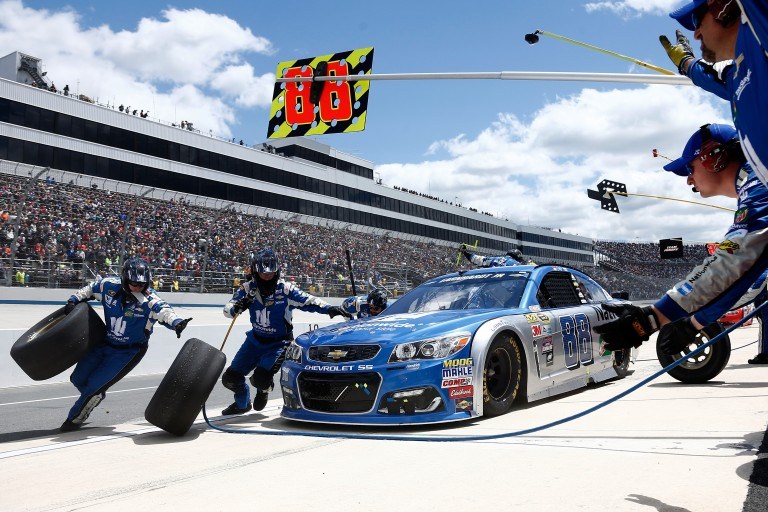 here-s-what-happens-during-a-nascar-pit-stop-fanbuzz